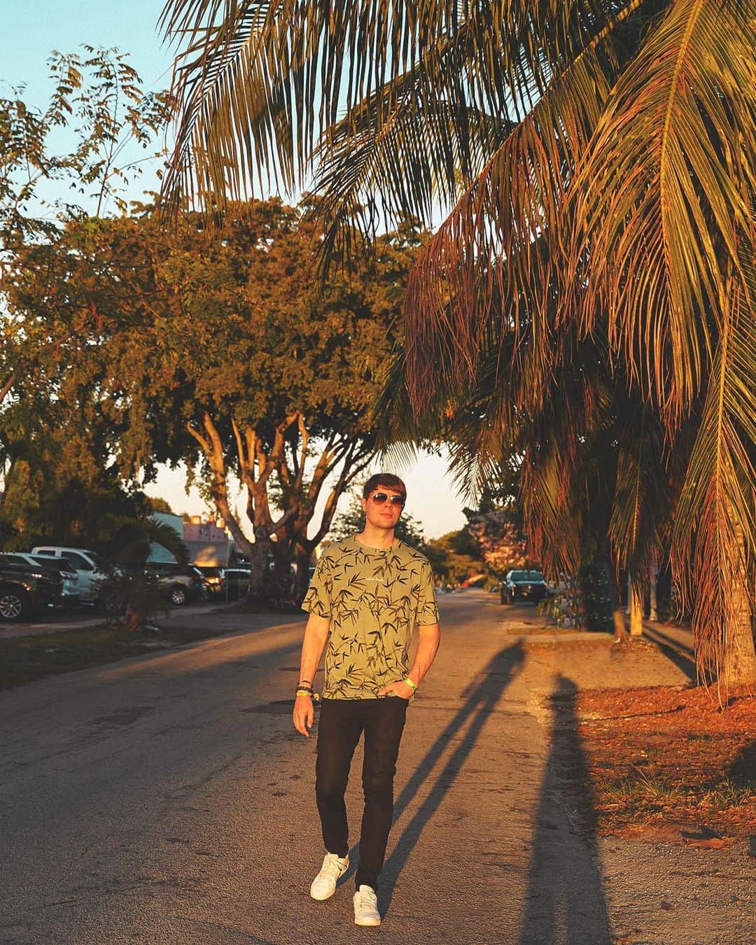 シン・コールのインスタグラム：「Reading all the comments, thanks for the amazing feedback on my Reflect! 💛 🙌」