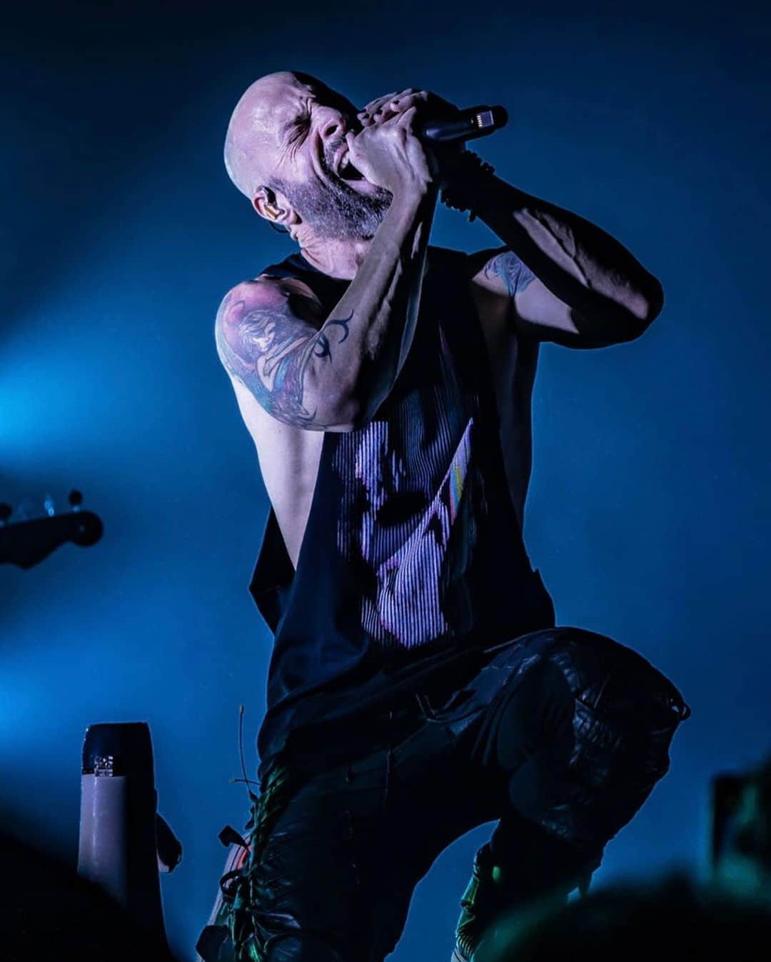クリス・ドートリーさんのインスタグラム写真 - (クリス・ドートリーInstagram)「Take a walk through CHRIS DAUGHTRY’S CLOSET and bid on one of a kind show worn gear!! Every item comes with a certificate of authenticity signed by Chris 👽  This VIP auction is now open.  Get your bids in before it’s too late!! (Auctions close this Friday at 12PM CT)  LINK IN BIO 👆 patreon.com/daughtry」4月13日 0時39分 - chrisdaughtry