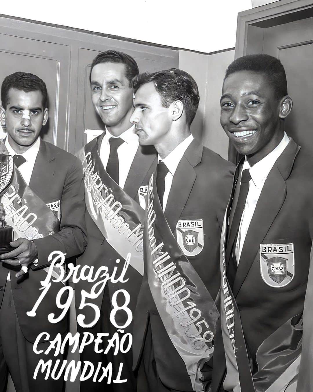 ペレさんのインスタグラム写真 - (ペレInstagram)「1958: O ano que o Pelé virou Lendário. Ele começou o campeonato como um menino, e o acabou como um Herói.   Nem sempre se trata de um final de conto de fadas, as vezes é sobre o início deles. Na Copa do Mundo da Suécia, em 1958, quando Pelé tinha apenas 17 anos, ele marcou dois gols contra o time da casa na final. E, assim, nasce a lenda.  A nova coleção da @rootsoffight honra o início do legado legendário do Pelé na Copa do Mundo, disponível exclusivamente em rootsoffight.com.  #RootsofFight #KnowYourRoots .  1958: The Year The Legend of Pelé Was Born. He began the tournament as a boy, finished it as a hero.  It’s not always about storybook endings. Sometimes it’s about storybook beginnings. At the 1958 World Cup in Sweden, when Pelé was just 17 years old, he scored a pair of goals against Sweden in the final. And just like that, a legend was born.  This new @rootsoffight drop honors the beginning of Pelé’s legendary World Cup legacy - available exclusively at rootsoffight.com.  #RootsofFight #KnowYourRoots」4月13日 0時51分 - pele