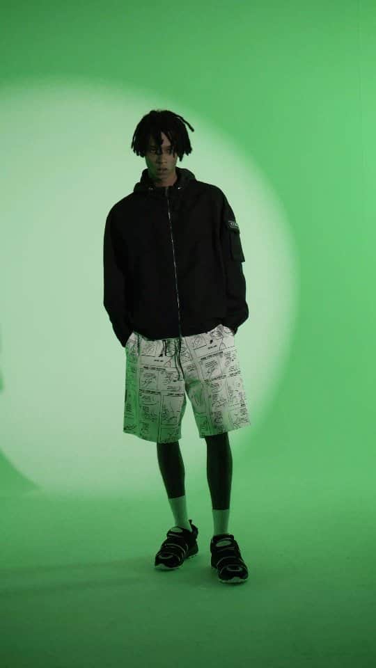 アイスバーグのインスタグラム：「Moving at your own pace with ICEBERG Spring Summer 2023 collection featuring Looney Tunes characters.  Discover more in store and at iceberg.com   #iceberg1974 #iceberg #ss23 #looneytunes #looneytunescollection」