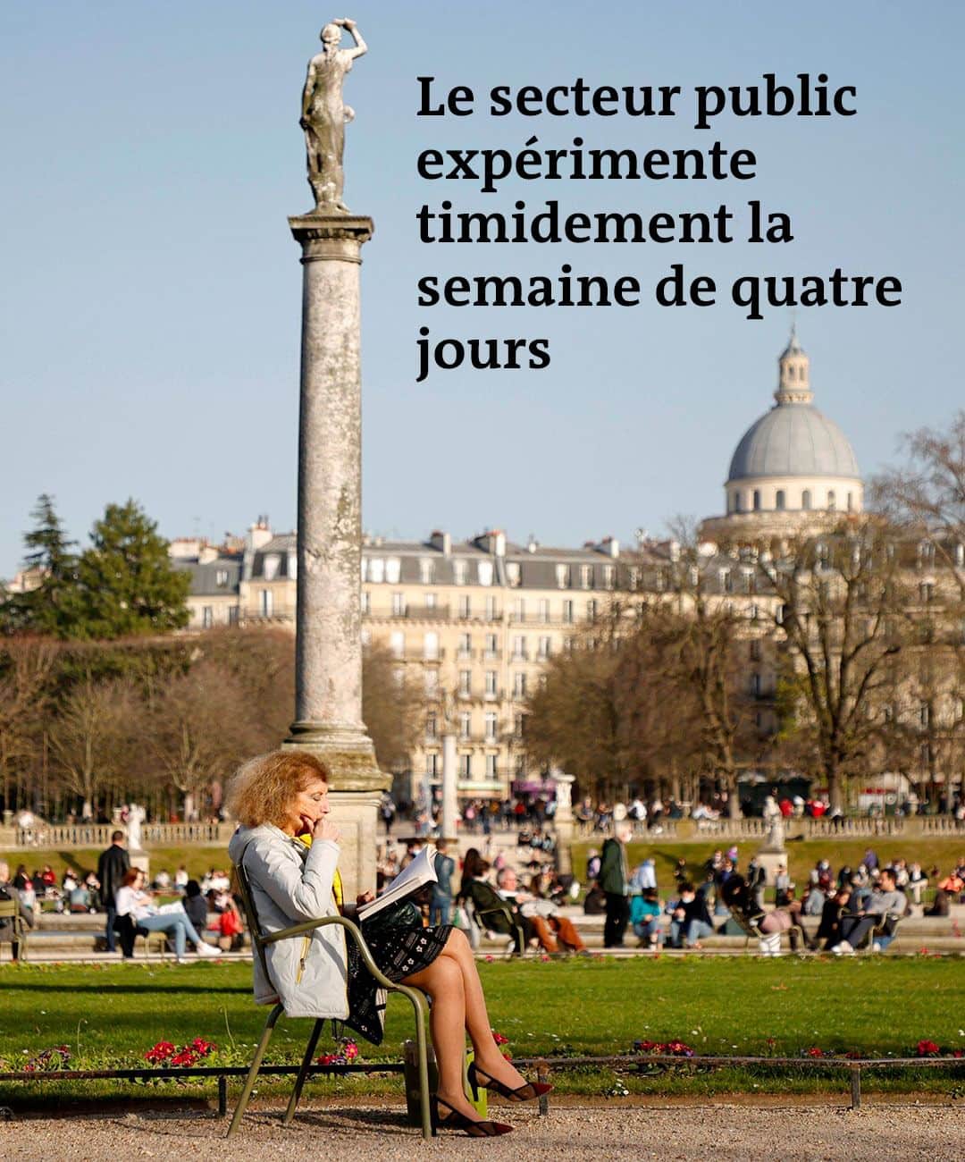ルモンドのインスタグラム：「Le mercredi, Séverine Clémente, 41 ans, profite de son temps libre pour faire de grandes balades avec sa chienne le long de la Marne. « Concentrer ma semaine de trente-sept heures de travail sur quatre jours m’a permis de trouver du temps pour moi et pour ma santé », témoigne cette travailleuse handicapée souffrant de douleurs fibromyalgiques. Le reste de la semaine, elle commence le travail tôt, à 7 heures, pour terminer sa journée à 17 heures, avec une courte pause déjeuner. « Neuf heures quinze par jour, c’est effectivement intense, mais cela apporte un réel bénéfice sur la qualité de vie », soutient cette salariée de la Caisse nationale d’assurance-vieillesse (CNAV).  Comme l’Urssaf de Picardie depuis janvier, la CNAV expérimente depuis février la possibilité de travailler quatre jours par semaine sans réduction du temps de travail. « Beaucoup de Français aspirent aujourd’hui à travailler différemment » et sont « favorables à plus de liberté dans leur organisation », assurait fin janvier Gabriel Attal, le ministre chargé des comptes publics dans L’Opinion, rendant alors publiques ces expérimentations.  Si le dispositif est plébiscité par les salariés du privé, où il est généralement accompagné d’une réduction du temps de travail, il peine à convaincre ceux du secteur public. A ce jour, seuls quatre expérimentateurs sur trois cents agents ont été recensés à l’Urssaf, et une vingtaine sur les 3 600 agents de la CNAV, régis par le droit privé. Mais, loin de chercher à devenir une norme, cette innovation managériale vise plutôt à permettre plus de flexibilité et une organisation du temps de travail quasi sur mesure. - Vous avez lu 26% de cet article. - Photo : Au jardin du Luxembourg, à Paris, en février 2021. STRINGER / REUTERS - Retrouvez notre article en suivant le lien linkinbio sur notre profil.⁣⁣ -  #servicepublic #semainedequatrejours #urssaf #cnav #management」