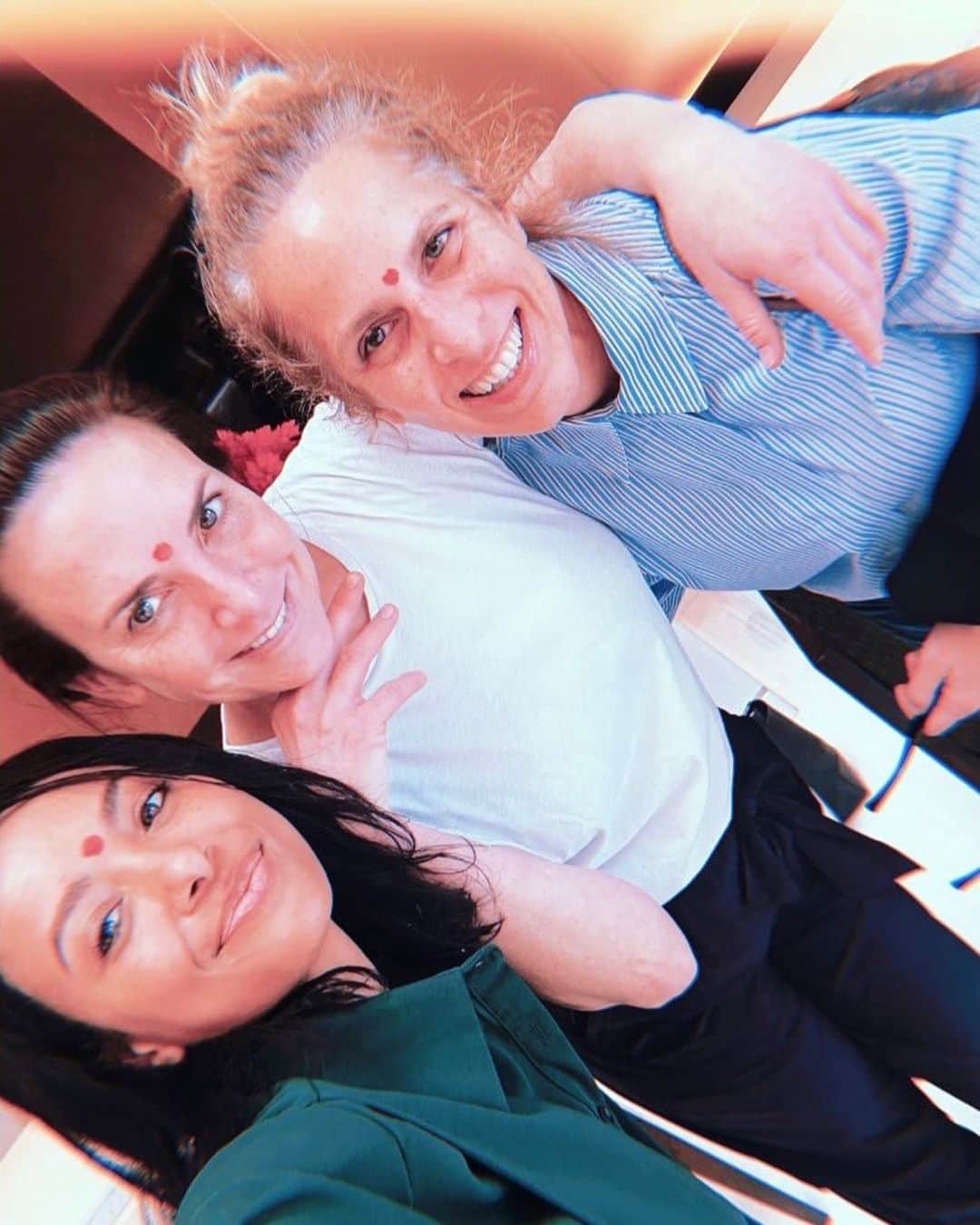 カテリーナ・グレアムのインスタグラム：「Memories from Mumbai. 🇮🇳 Missing these two so much…」