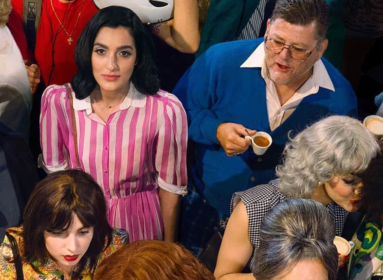 アレックス・プラガーのインスタグラム：「DETAILS of COFFEE BAR, 2022 // 59 x 80.64 inches 👉🏼 Swipe for full image」