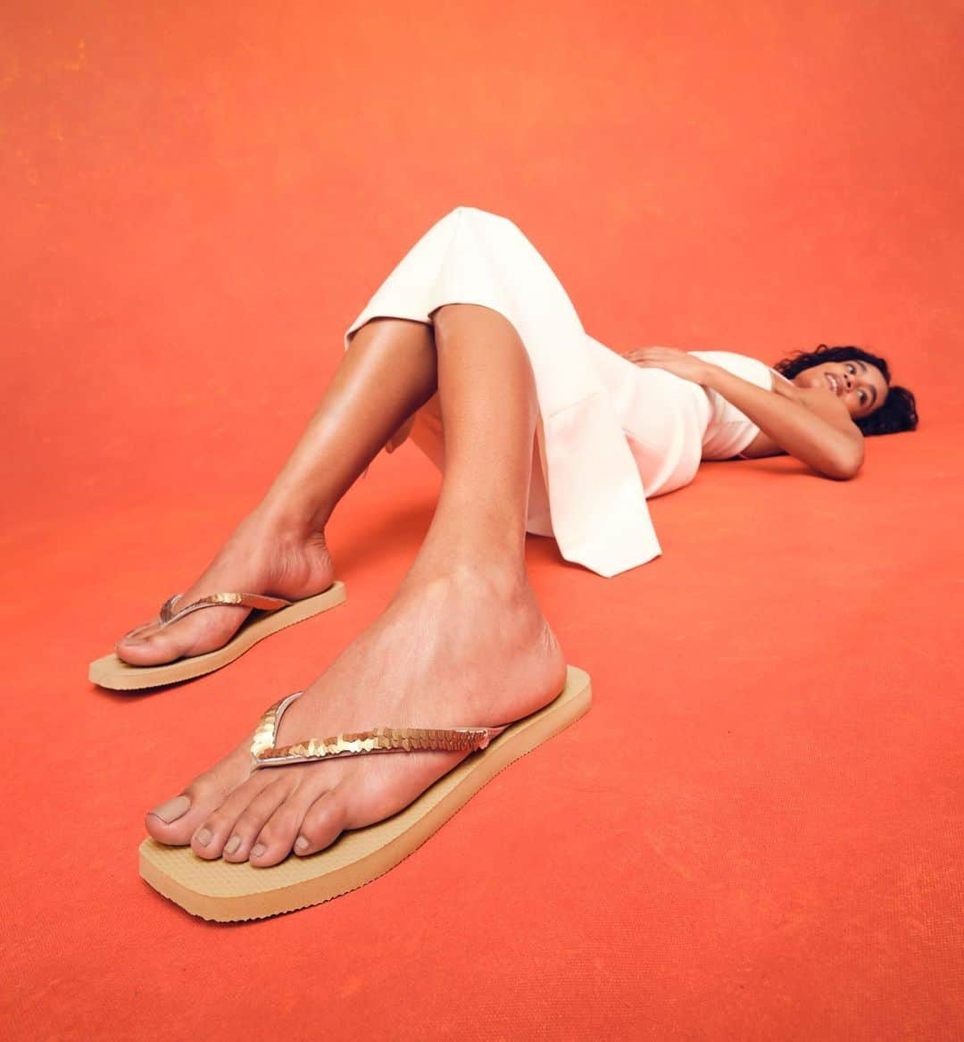 Havaianas Europeのインスタグラム：「It’s official: our Square Magic Sequin flip flops are the shoes of the summer! 🌞✨  Grab yourself pair at havaianas-store.com 🫶🏼  #HavaianasMoment」