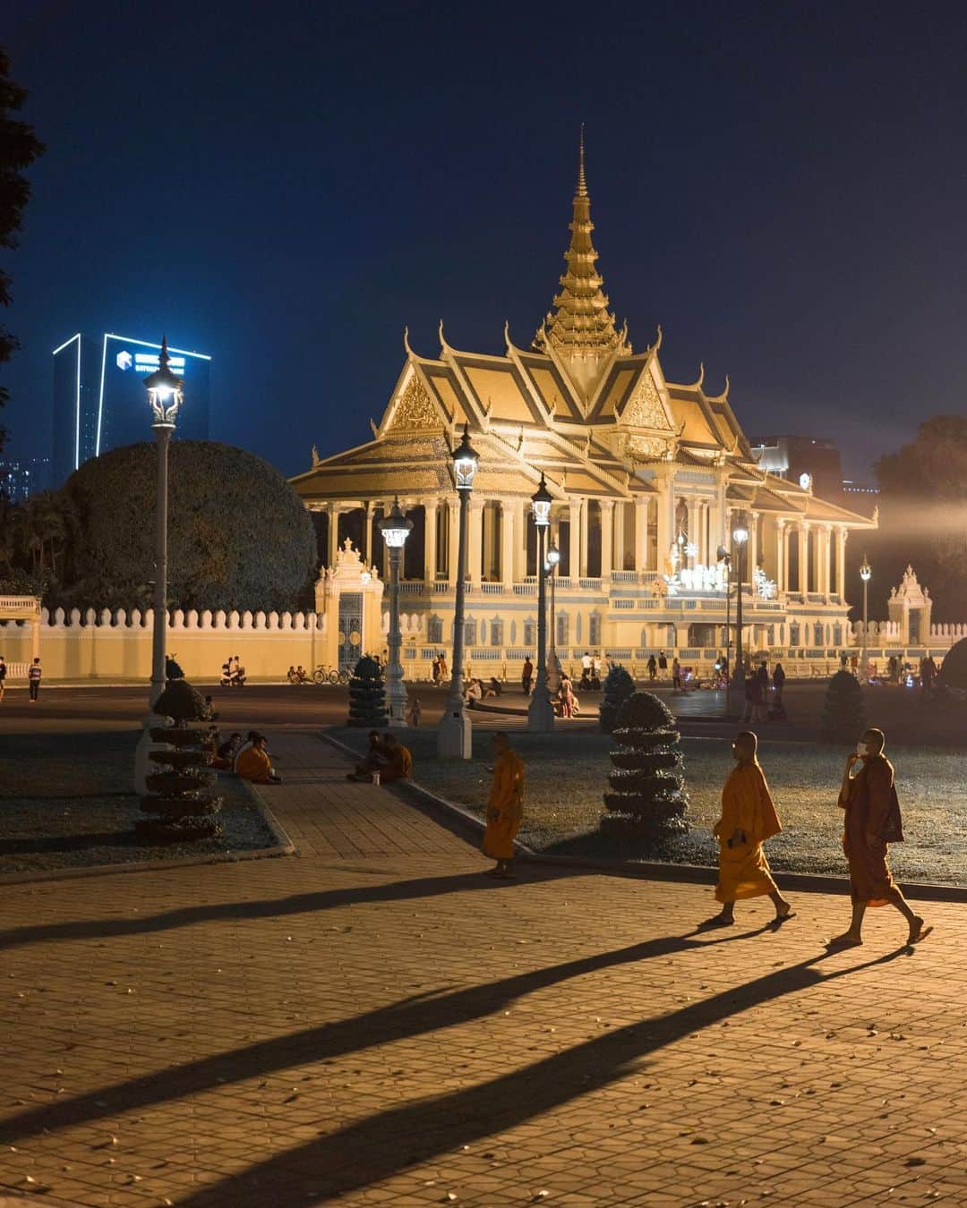 のインスタグラム：「Souvenir in Phnom Penh, Cambodia, 2023 ❤️ Which one do you prefer ? [1-10] . #phnompenh #cambodia #streetphotography」