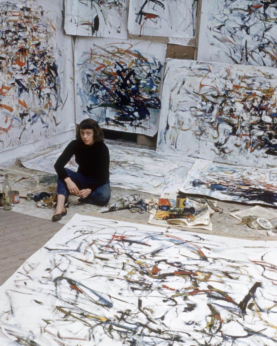 オリバーピープルズさんのインスタグラム写真 - (オリバーピープルズInstagram)「Joan Mitchell in her studio in Paris, 1956. Photo by Loomis Dean. #OPInspiration」4月13日 1時10分 - oliverpeoples