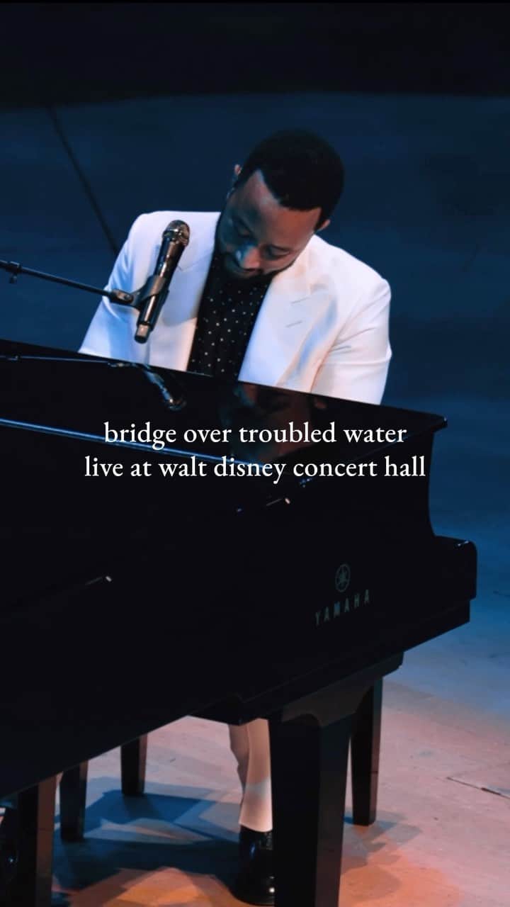 のインスタグラム：「“Bridge Over Troubled Water” always makes me think of my grandmother. Hear more of my family’s story in the full performance on YouTube. Filmed at Walt Disney Concert Hall, courtesy of the LA Phil.」