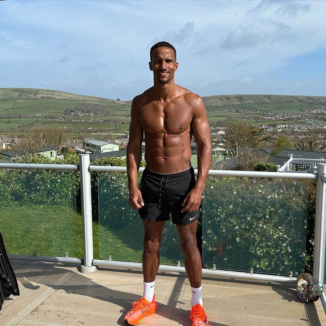 スコット・シンクレアのインスタグラム：「Putting that work in..!」