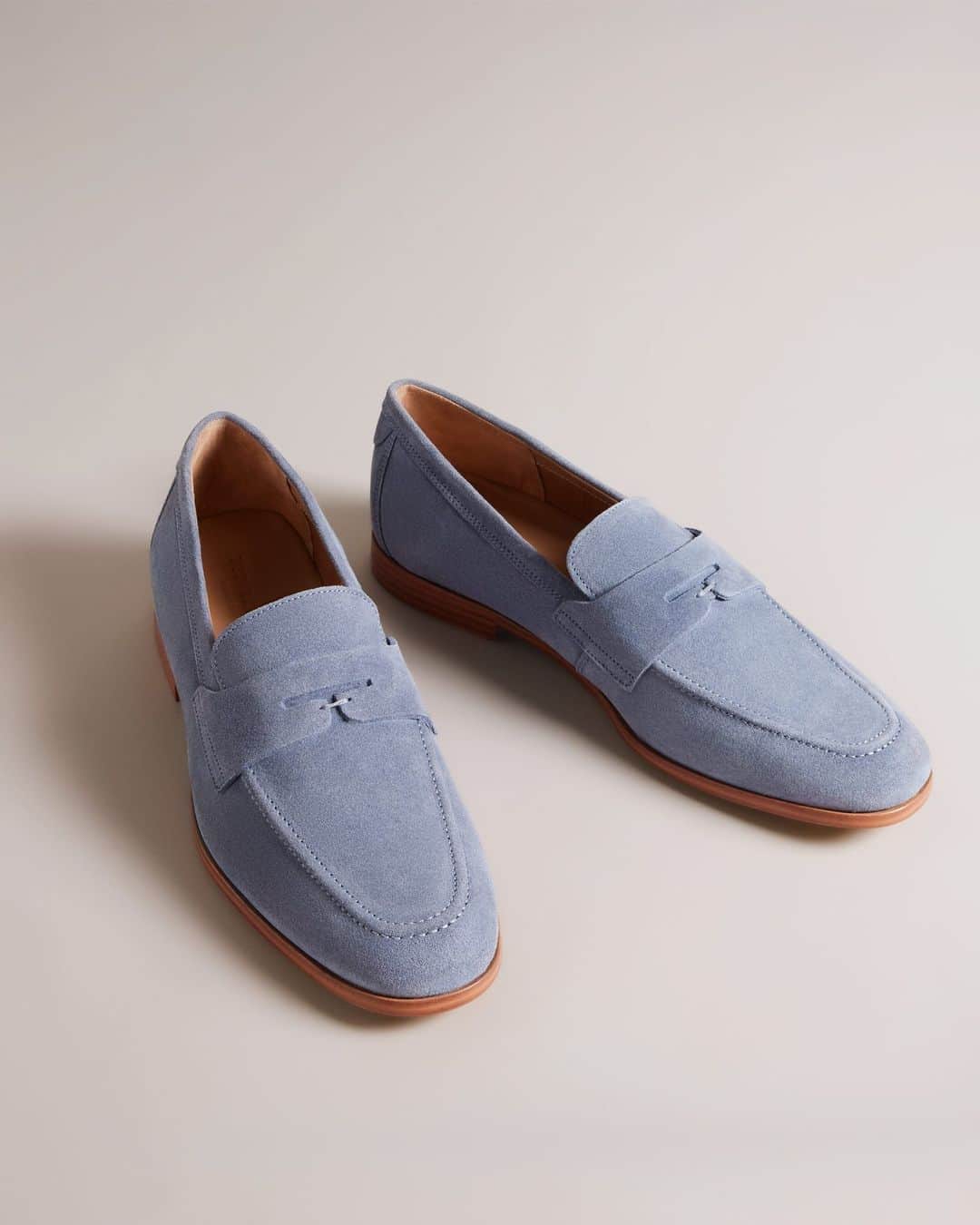 Ted Bakerさんのインスタグラム写真 - (Ted BakerInstagram)「Your new blue suede shoes.  #TedBaker #Occasion」4月13日 1時40分 - tedbaker