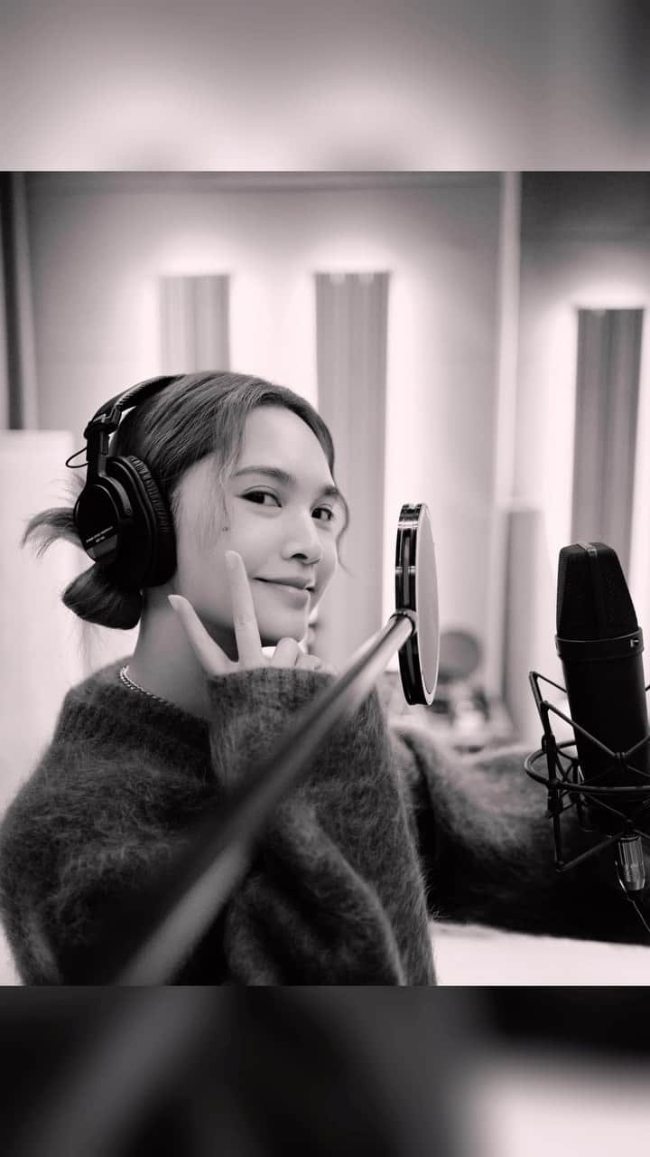 レイニー・ヤンのインスタグラム：「深夜聽歌👂🏻 倒數說愛你電影ost主題曲「我要你有我」，你們聽完就該去睡覺囉😴  #我要你有我 #電影主題曲」