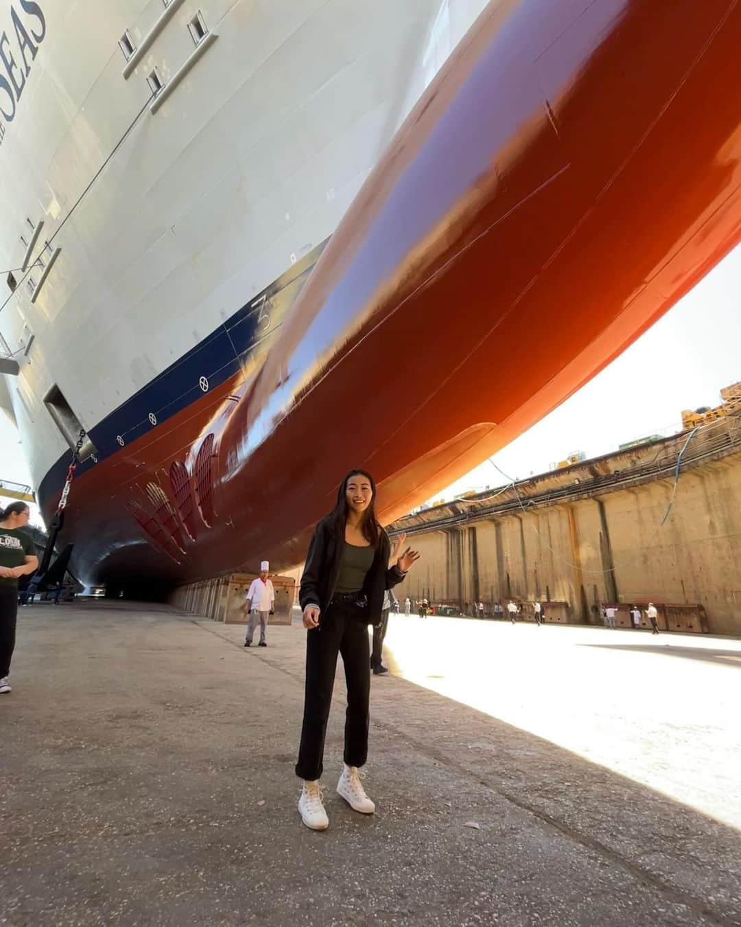 小野真琳のインスタグラム：「A lil home reno on our floating house 🛳️ 🩵  #symphonyoftheseas」