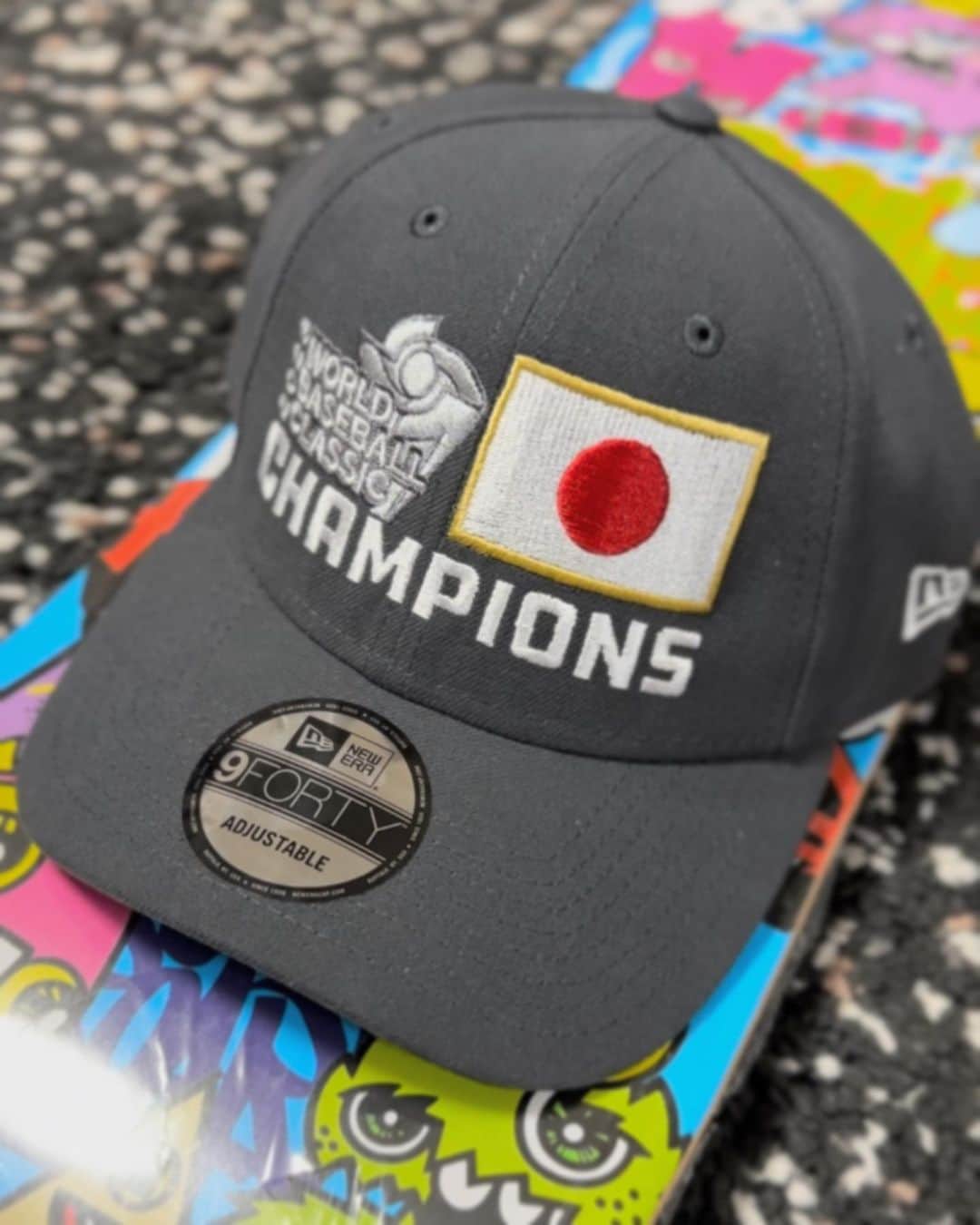 のインスタグラム：「OMG🔥 Newera様より、、、 やべーの届きました🔥 World Baseball Classic⚾️ これは気合い入るっしょ🔥🔥🔥 本当有難う御座います🙌🫶🙌 新しい角度で伊藤千秋盛り上がって行きますんで宜しくお願い致します！ @newerajapan  @shun_dillinger  @clapsstore_official  #WBC #streetstyle  #NeweraBlading #wbcstyle」