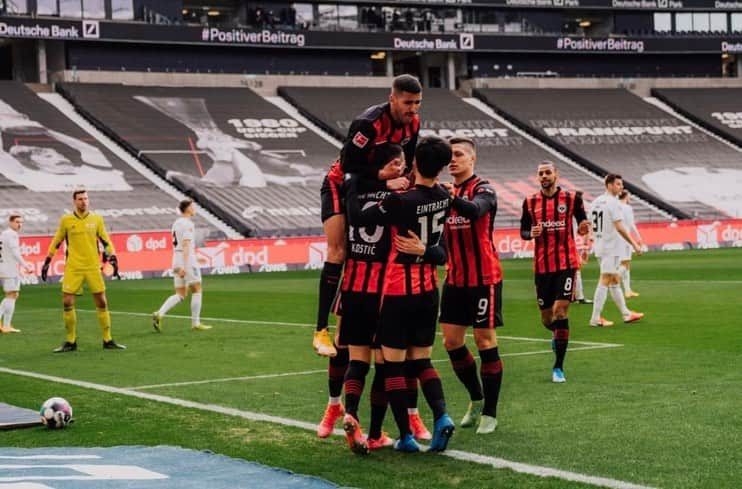 鎌田大地さんのインスタグラム写真 - (鎌田大地Instagram)「I want to thank all of the Eintracht Family for the last six years. I had a lot of incredible moments and memories and I am proud to have contributed to the history of Eintracht which I will never forget!   The atmosphere and enthusiasm of the stadium created by the Eintracht fans was the stage I had dreamed of since I started playing soccer.  I will never forget playing in this stadium and playing in front of such amazing fans.  I have experienced many wonderful things with Eintracht, both with the fans and with the team as well and I will do my best to finish the saison with a happy end!! Let‘s win the DFB-Pokal!!   @eintrachtfrankfurt」4月13日 2時02分 - kamadadaichi