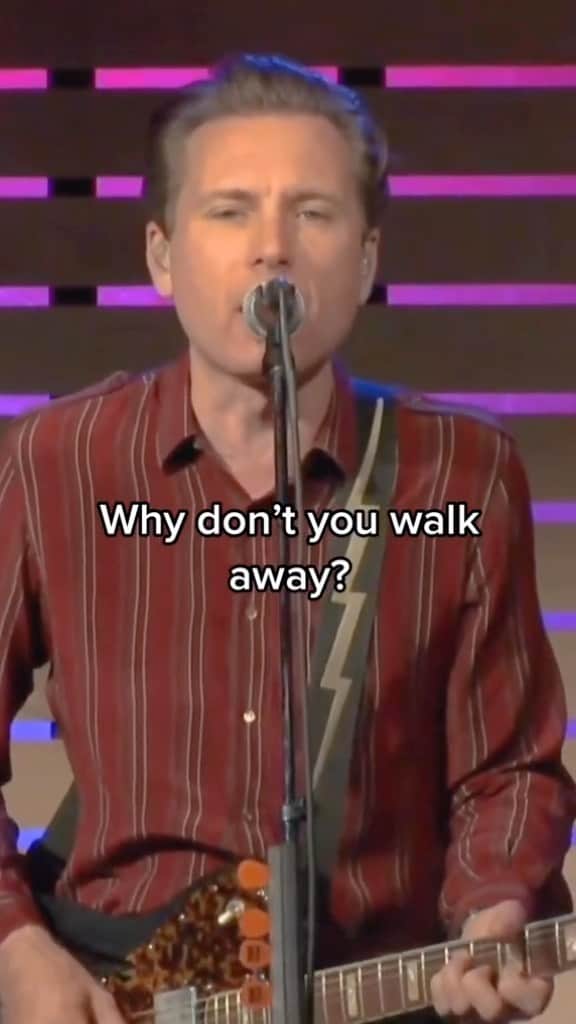 フランツ・フェルディナンドのインスタグラム：「Why don’t you walk away?」