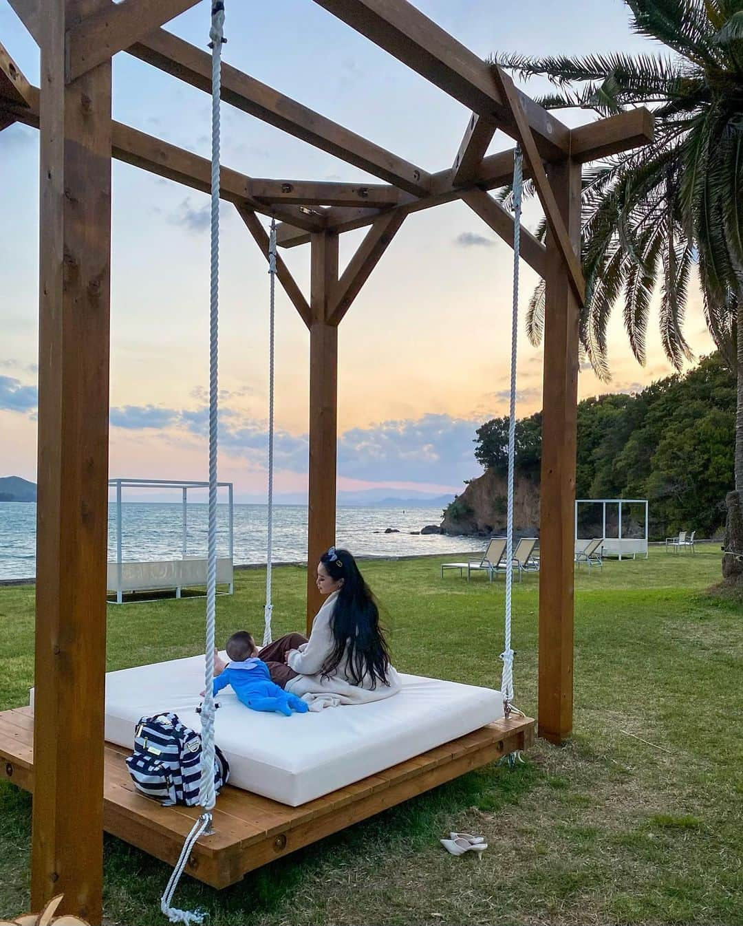 AYAMEさんのインスタグラム写真 - (AYAMEInstagram)「#nemuresort#momlife#momblogger#babymama#sweetmoments#lovelyday#mybaby#familytime#mylove#sunset#amazingview#三重旅行#伊勢志摩#伊勢志摩旅行#子連れ旅行#サンセットビーチ#夕日に染まる浜」4月13日 2時39分 - l.ayame