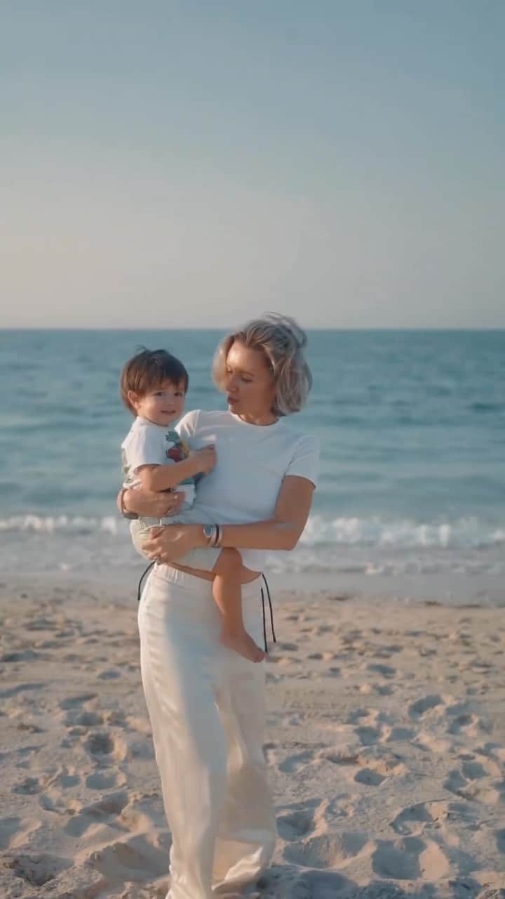 Nataly Osmannのインスタグラム：「It’s no big secret that, together with Murad, we continuously travel the world. Obviously, we would like to spend more time with family, especially with Solomon.  I felt a lot of guilt from the beginning. But of course, everyone around told me that a baby could be happy only with a happy mom. I was searching for this exact balance.  One of the main secrets we agreed on was to bring 10000% of our attention to Solomon when we are together. No cell phones, gadgets, or any other distractions. This time has always compensated for our absence 🙏🏼  Ни для кого не секрет, что мы с Мурадом очень много путешествуем по миру. И, конечно, нам хотелось бы больше времени проводить с семьёй, в особенности с Соломоном.  Мы те ещё busy родители. Я первое время ощущала много вины по этому поводу, потому что нас много проектов и каждый день расписан буквально по минутам, но мы в первую очередь всё-таки мама и папа и очень стараемся делать лучшее для Солика. Конечно, мне многие говорили: счастливая мама – счастливый ребёнок. Я искала тот самый баланс. Одним из самых главных инструментов был тот, что если мы находимся с Соломоном, мы на 1000% внимание отдаём ему. Без телефонов, каких-либо гаджетов, отвлечения. И это время всегда восполняло наше отсутствие 🙏🏼」