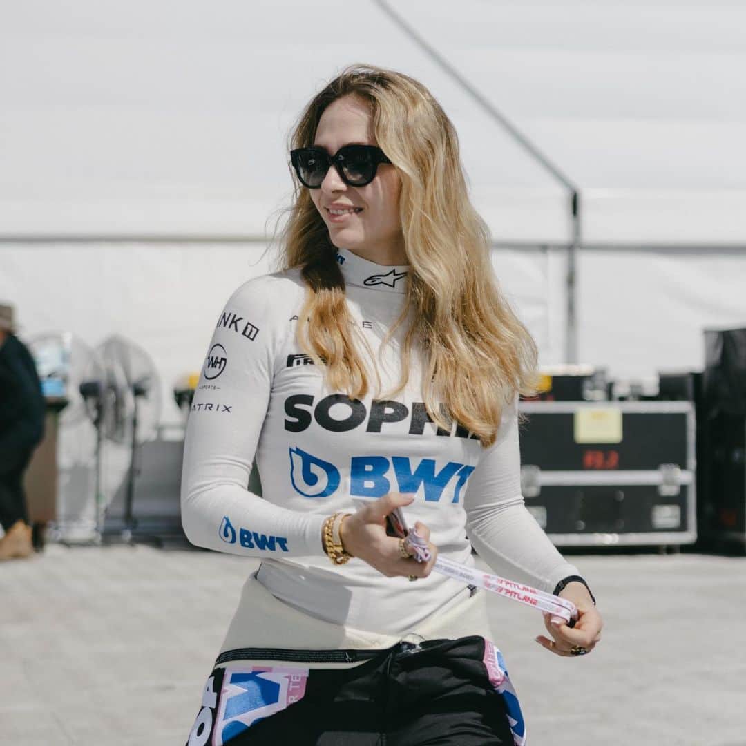 ソフィア・フロルシュさんのインスタグラム写真 - (ソフィア・フロルシュInstagram)「Touchdown in Barcelona 🇪🇸 Ready for two official test days 🤓 Many laps ahead of us trying to work hard 😈 // 📸 x @parcferme.co @alicetillyharps // #sophia #sophia99 #changeagent #racegirl #racing #motorsport #f3 #barcelona #testing #soptimism #unscripted」4月13日 2時38分 - sophiafloersch