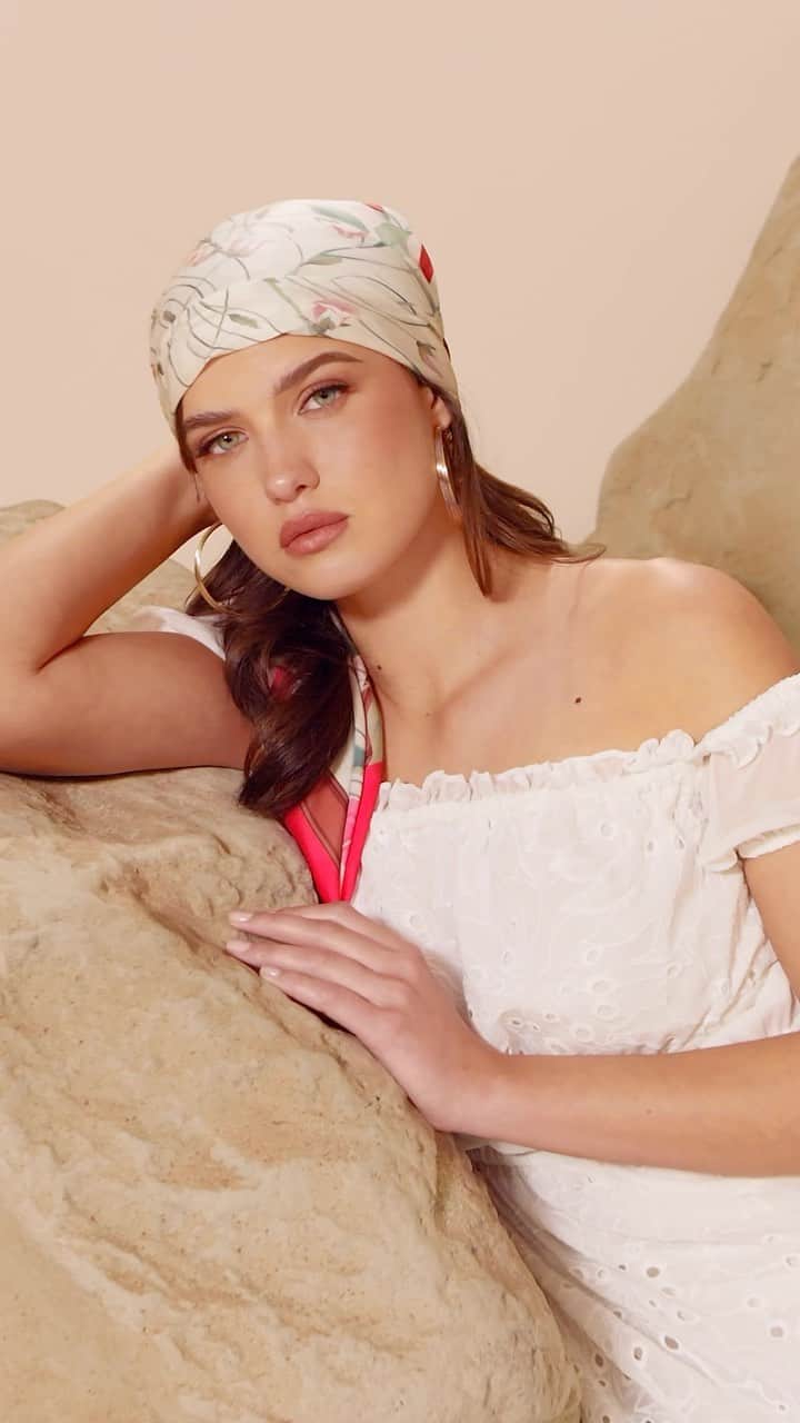 ゲスのインスタグラム：「A look made for the desert. Shop the Festival Edit. #LoveGUESS」