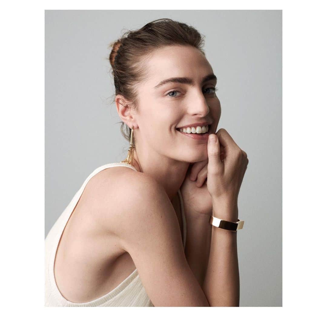 Marinet Mattheeのインスタグラム：「I love my new @celine   #fresh #celine #offdutystyle #effortlesschic #heidislimane #luxuryjewelry」