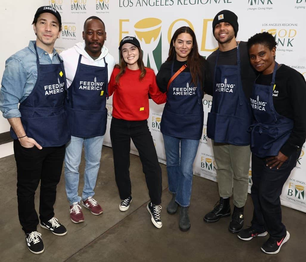 ロレンザ・イゾさんのインスタグラム写真 - (ロレンザ・イゾInstagram)「Happy #NationalVolunteerMonth! I volunteered with @FeedingAmerica and the @LAFoodbank - It’s fun, fulfilling, and food banks need our help. You too can #volunteer with Feeding America and help #makeadifference - contact your local food bank to learn more about opportunities. 🥔」4月13日 3時13分 - lorenzaizzo