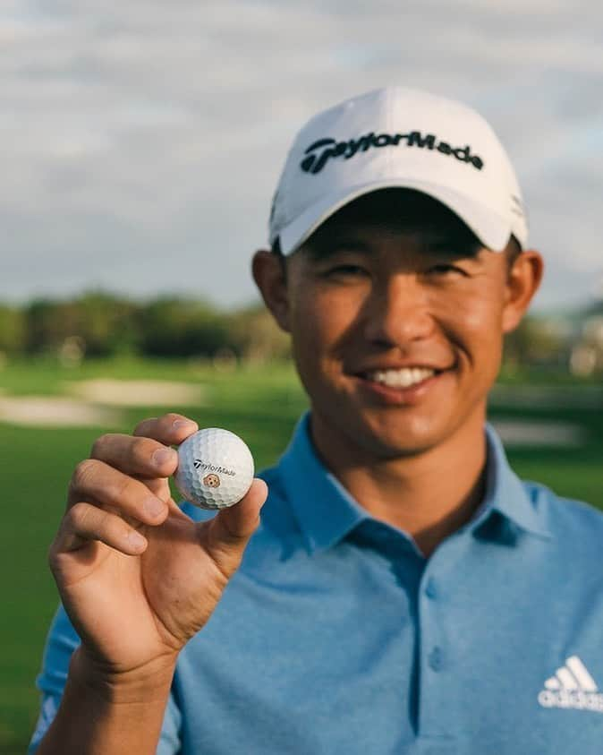 コリン ・モリカワのインスタグラム：「Man’s best friend, and now my new playing partner! Koa is on the ball! @taylormadegolf hooked me up with the perfect MySymbol ball and to celebrate, I want to give away six dozen to one of you.   To win, just follow me and @taylormadegolf and tag your favorite playing partner in a comment. I’ll pick a winner this week! #TeamTaylorMade」