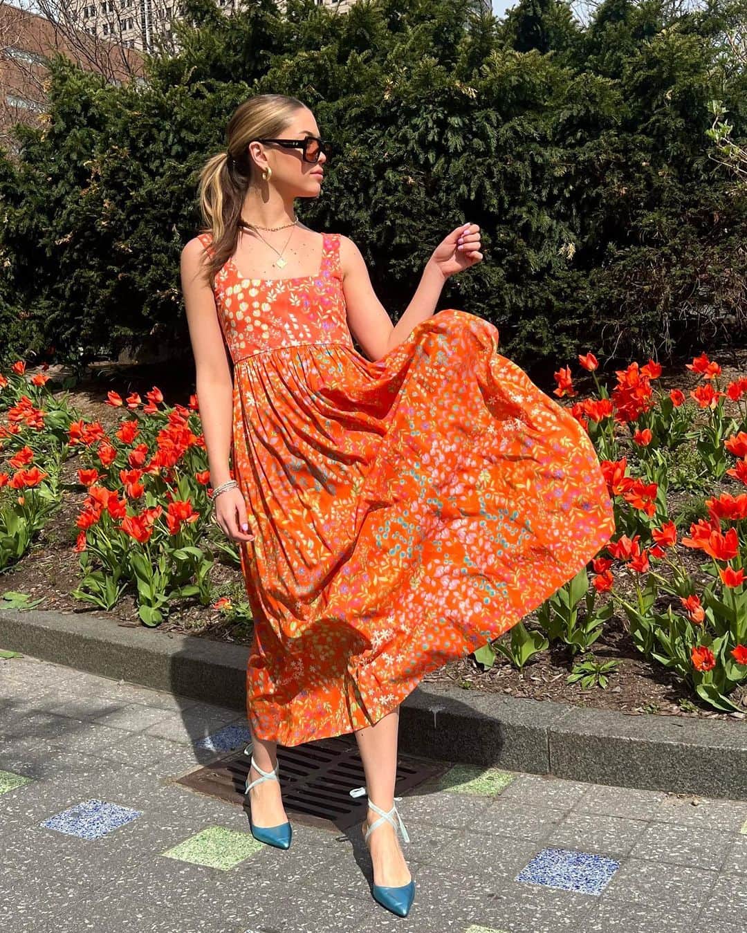 シンシア ローリーのインスタグラム：「In full bloom」
