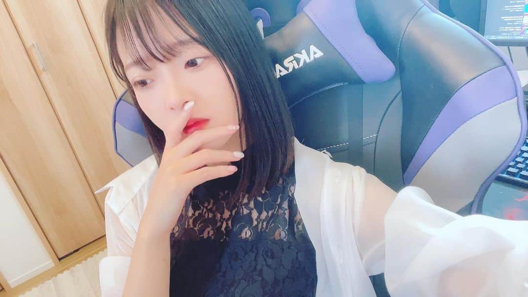のインスタグラム：「人生って感じの1日だった  美味しいパン食べて笑って過ごしてたと思ったら、とんでもない嵐がやってきて怒り散らかしながら働いて 一段落して麻雀しに行ったらぼろ負けして泣いた。笑  ゆっくりのんびり働いてそこそこ稼いで幸せに過ごしていたいんだけども どうやら2023年は「働け」ってことらしい🤷‍♂️🤷‍♂️🤷‍♂️  上原、がんばります。笑」
