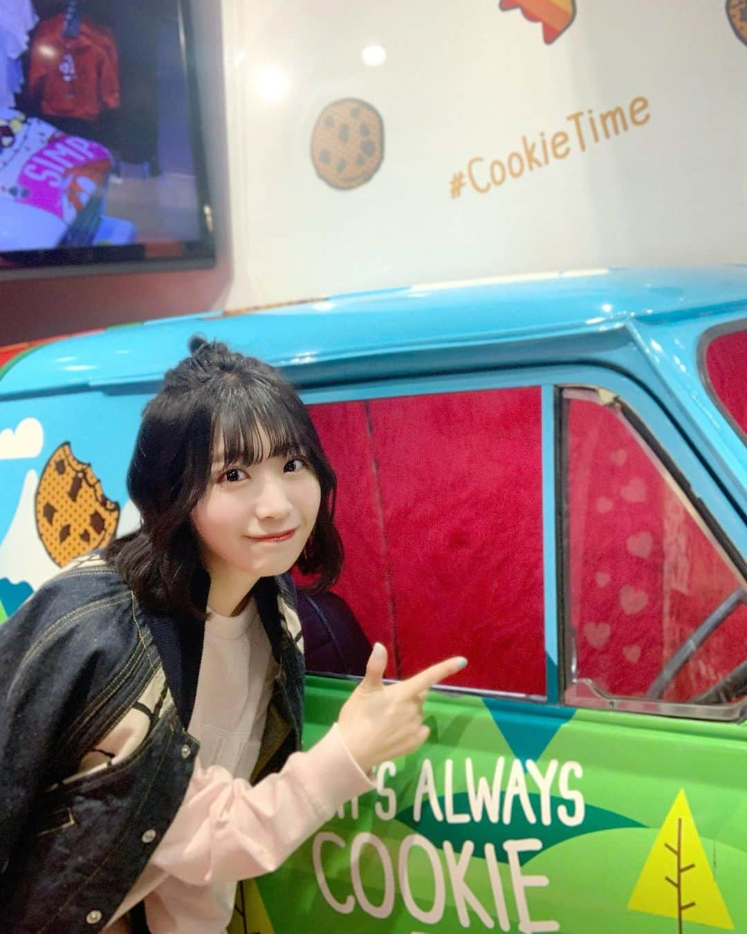 福島ゆかさんのインスタグラム写真 - (福島ゆかInstagram)「： Cookie Time   同じ赤色担当の可愛いキャラクター　クッキーマンチャーがお出迎えしてくれる可愛いカフェ🍪  こちらのクッキーは身体に優しいオーガニッククッキーで、ニュージーランドで大人気だそうです。  おいしそうなメニューがたくさん、、 店内もすっごくかわいい、、  次はクッキードゥやスモアも一緒に食べたいなぁ、、  ‥あ。ダイエット中でした（笑）  #cookietime  #cookies  #クッキータイム #クッキー #カフェ #cafe #スモア #チョコ #チョコチップ #ドリンク #原宿 #原宿カフェ  #青山 #赤 #明治神宮 #竹下通り」4月13日 4時00分 - yuka_fukushima_