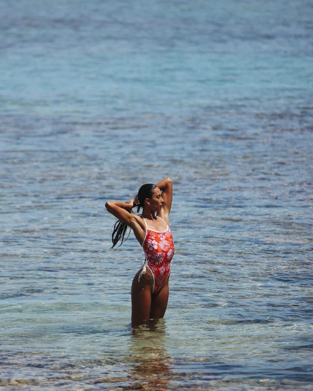 マリア・マーフィーのインスタグラム：「based in the pacific 💙 🦋 @the_wahine_division」