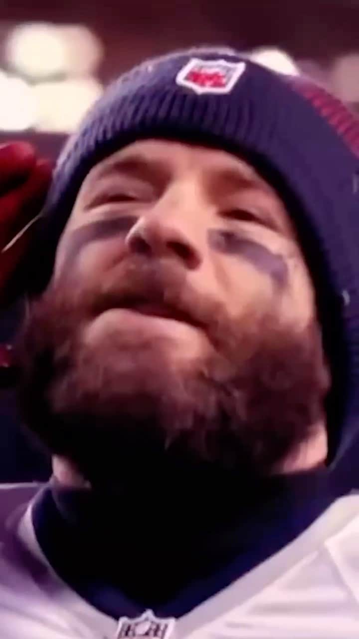 ジュリアン・エデルマンのインスタグラム：「2 years out of the game and I’ve decided to come out of retirement... from making hype videos. Feels good to be back. 🎥 💥」