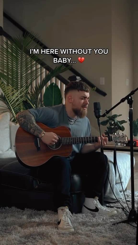 3 Doors Downのインスタグラム：「We love it! We wanna hear your versions of #HereWithoutYou. Sing it loud!   #3doorsdown #natevickers #rockmusic #livemusic #explore #reels」