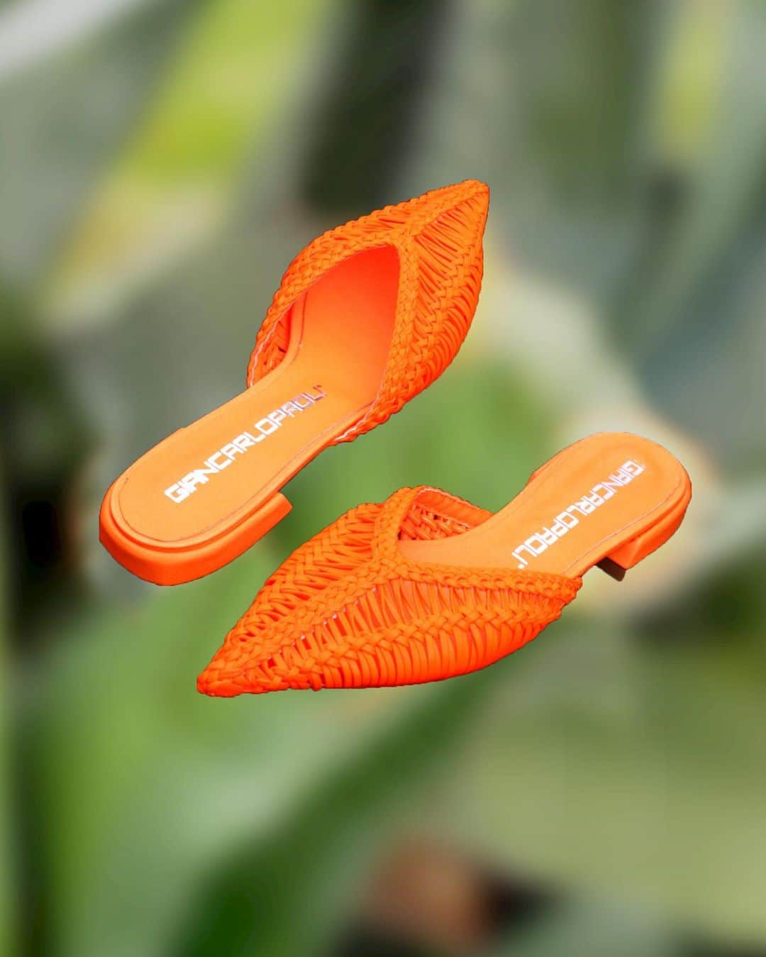 ジャンカルロパオリのインスタグラム：「Spring essentials and orange vibes. Shop now SS22 collection. Available at GiancarloPaoli.com   #GiancarloPaoli #SpringSummer23 #Collection Woman #Shoes」