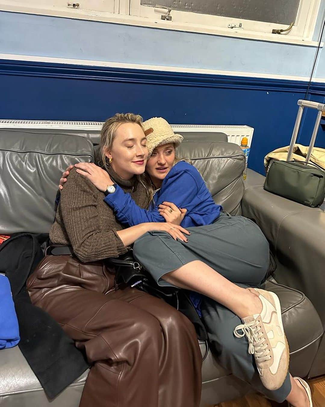アマンダ・ミシェルカのインスタグラム：「Happy Birthday to my Irish kindred spirit. I love you Sershy.」
