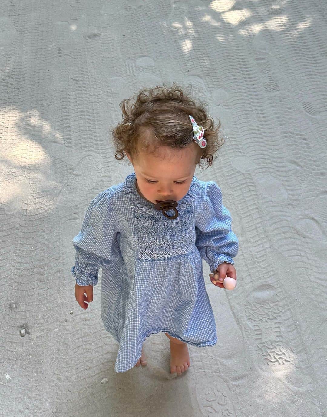 Mathilde Goehlerのインスタグラム：「Jungle walks in bare feet 🐾」