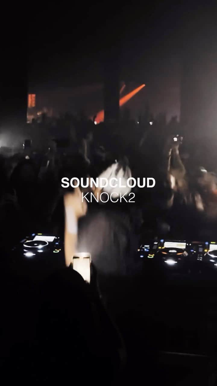 サウンドクラウドのインスタグラム：「pulled up to the soundcloud hq in new york while i was on tour to talk n have my first interview ever. super tightt because i got my start here uploading remixes, mixes and bootlegs 10 years ago. it was an honor - my turn on the lights remix drops this friday, available only on soundcloud」