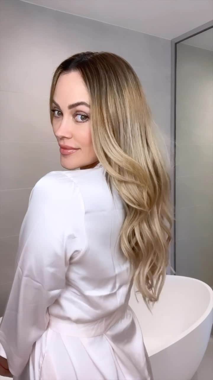 Peta Murgatroydのインスタグラム：「I cannot get enough of @briogeo hair care products. I do their 3 -step routine of the Exfoliating Shampoo, Deep Conditioning Mask and  Peptide Density Serum 💥 My scalp and hair feel revived and rejuvenated in these last pregnancy months :)))   Use my code PETA for 15% off your orders!! Xo」