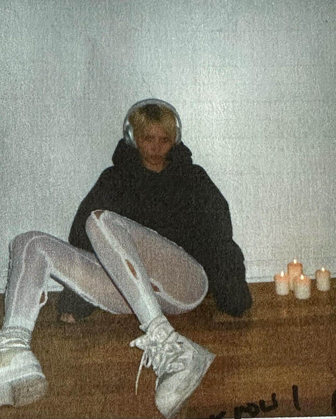 ケイリン・ルッソさんのインスタグラム写真 - (ケイリン・ルッソInstagram)「Looking for openers for LA show on the 27/ NY may 1st 🤍🤍🤍 who should I play w ? Tag ur friends」4月13日 5時42分 - cailinrusso