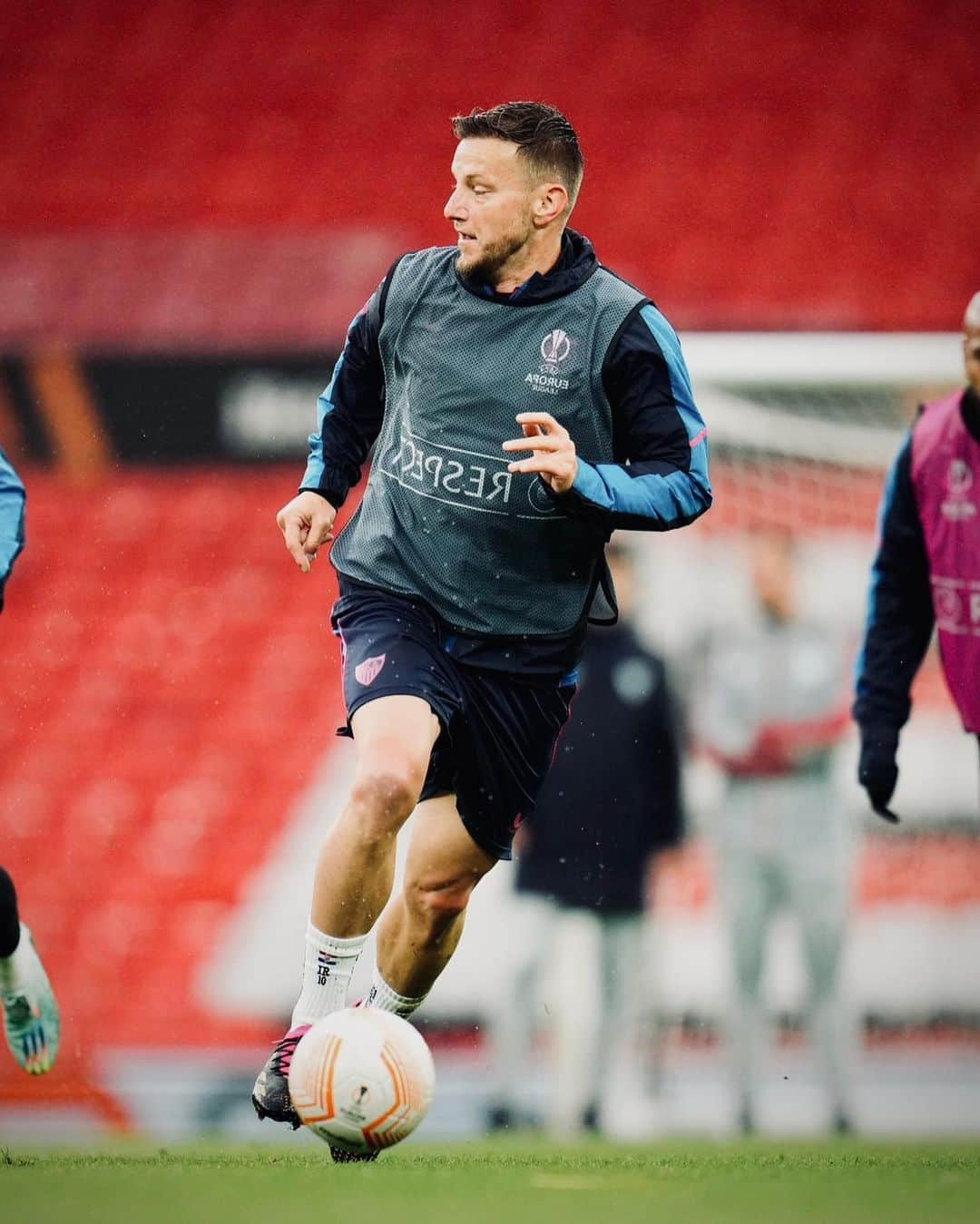 イヴァン・ラキティッチさんのインスタグラム写真 - (イヴァン・ラキティッチInstagram)「Training in Manchester.📍See you in 24 hours 😉⚽️ @europaleague   #rakitic #sevillafc #europaleague」4月13日 5時40分 - ivanrakitic