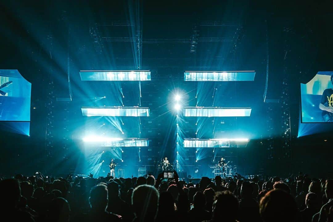 MUSEさんのインスタグラム写真 - (MUSEInstagram)「What an incredible night, Anaheim! Thank you for joining us. ⚡️   📸 • @theworkofjar」4月13日 16時39分 - muse