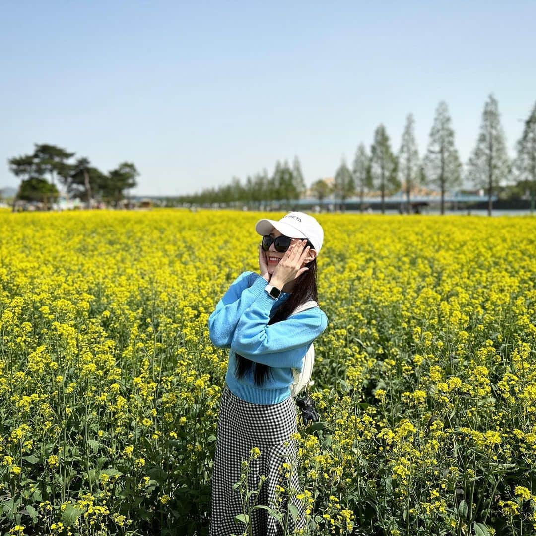 リジ のインスタグラム：「🌼꽃놀이🌼」
