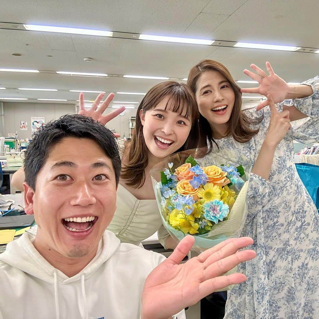 酒主義久のインスタグラム：「渡邊渚26歳の誕生日です！  おめでと〜㊗️  #フジテレビ #アナウンサー #渡邊渚 #26歳 #誕生日 #おめでとう #4月13日 #永島優美 #酒主義久 #みんな同じ口の開き具合」