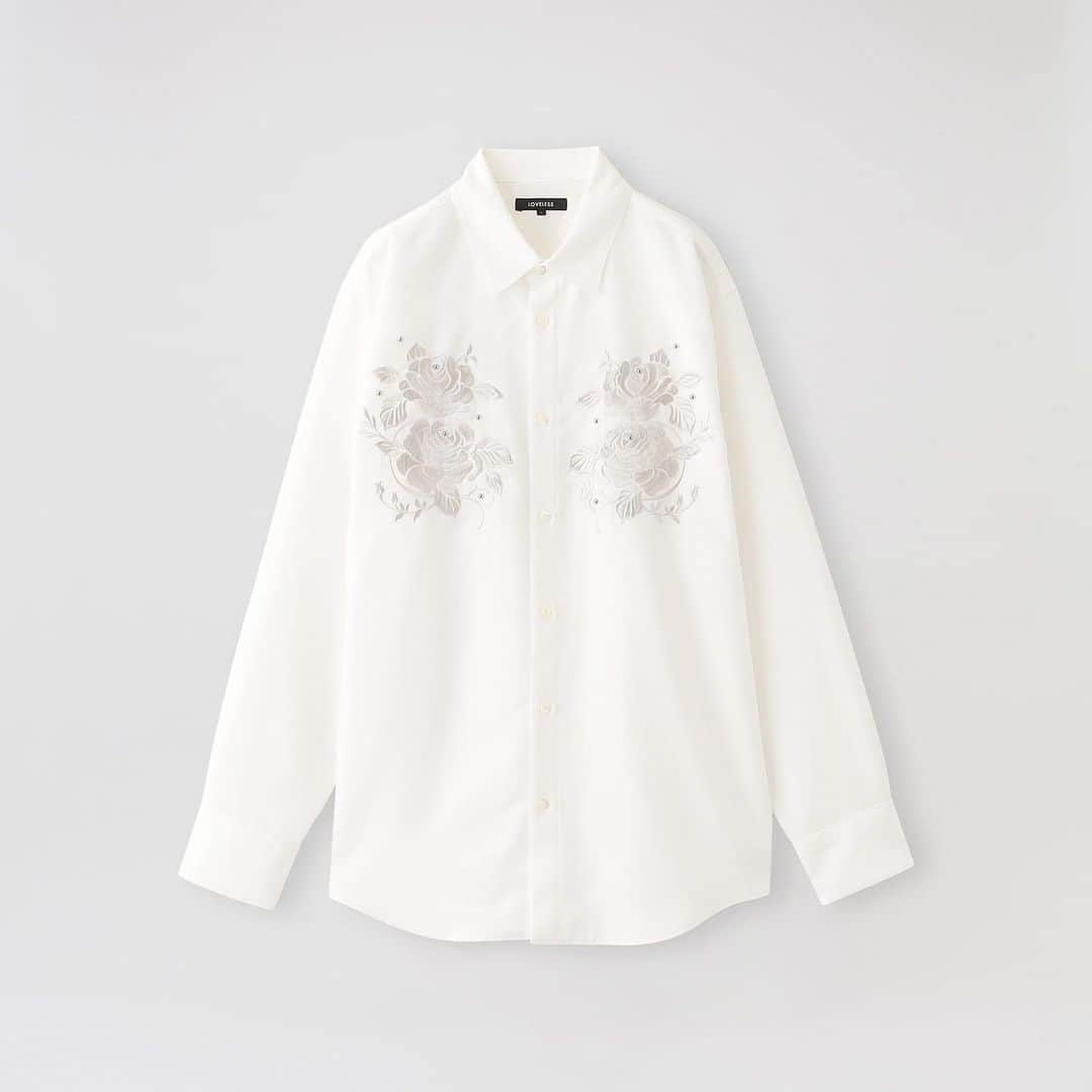 LOVELESS/GUILD PRIME 公式アカウントのインスタグラム：「【PICK UP】  RAMPONIエンブロイダリー シャツ  バラのモチーフ刺繍にスタッズを施したロングスリーブシャツ。しなやかな肌触りと適度なドレープ感が特徴の素材を使用。 使用したスタッズはイタリアRAMPONI(ランポーニ)社製のもの。 ラグジュアリー感があり、エレガントな表情を持つのが特徴です。  画像をタップで商品をご覧頂けます。」