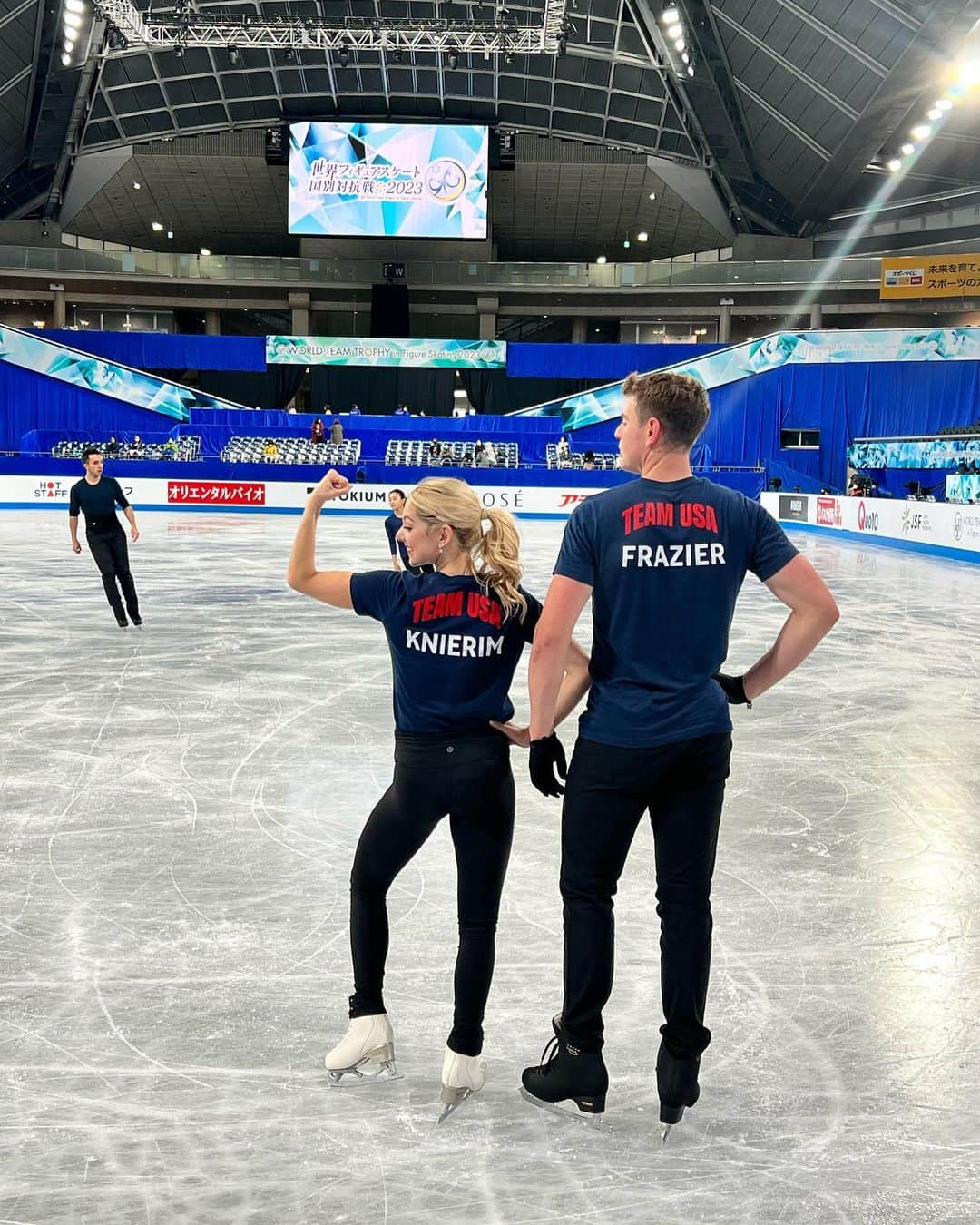 アレクサ・シメカさんのインスタグラム写真 - (アレクサ・シメカInstagram)「Day 2 at WTT 2023! 🇺🇸✨  Team Captain @jasonbskates made the team matching shirts!」4月13日 15時44分 - alexa_knierim