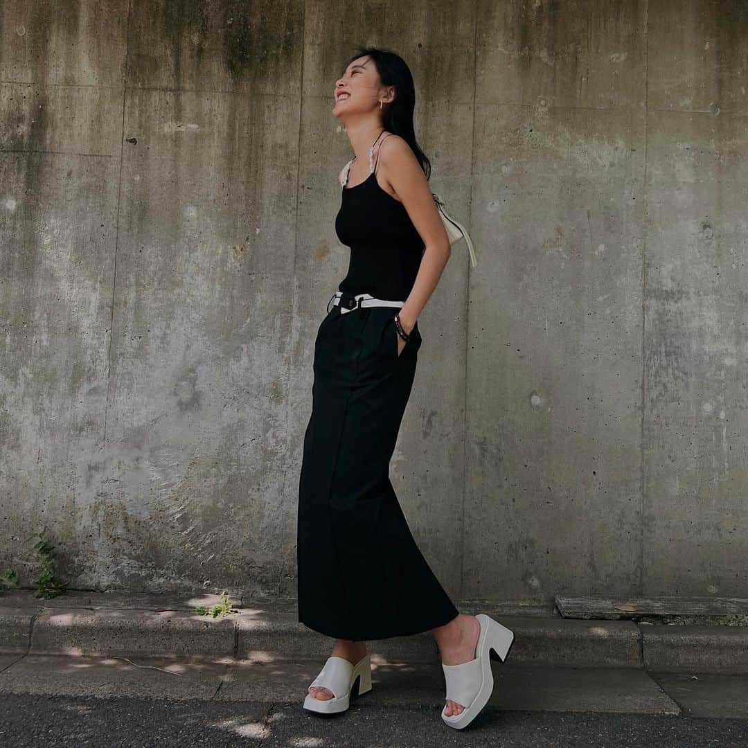 キム・ドユンさんのインスタグラム写真 - (キム・ドユンInstagram)「久々に全身 @lecielbleu_official ❤️✨  Top : Pearl Strap Knit Camisole Skirt : Folded Belt Skirt  #今日のコーデ #春コーデ #夏コーデ #マキシスカート #ニットトップス #ootd #daliylook #lecielbleu」4月13日 15時55分 - hociakari