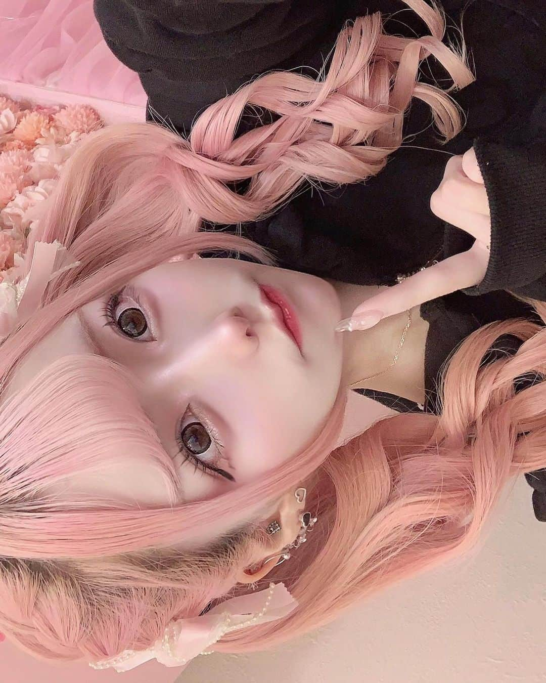 うさぎちゃんさんのインスタグラム写真 - (うさぎちゃんInstagram)「おたみさん(@otaku_hairdresser )のかわちの魔法は天才なのです～"ι(ꈍ ᵕ ꈍ )ᰔᩚﾃﾚﾃﾚ  #地雷#地雷女#量産#地雷メイク#地下アイドル#コンカフェ#コンカフェ嬢#キラキラコンカフェ嬢#制服#オタクヘアメ#ヘアメ#新宿#歌舞伎町#自撮り女#派手髪#ピンクヘアー#idol#akihabara#kabukicho #meido#maid#maidcafe#meido#japanesegirl#kawaii#kabukicho #japaneseidol#japaneseculture#cosplay#kawaii#like4likes#followｍe#followforfollowback」4月13日 15時47分 - usagi___hime