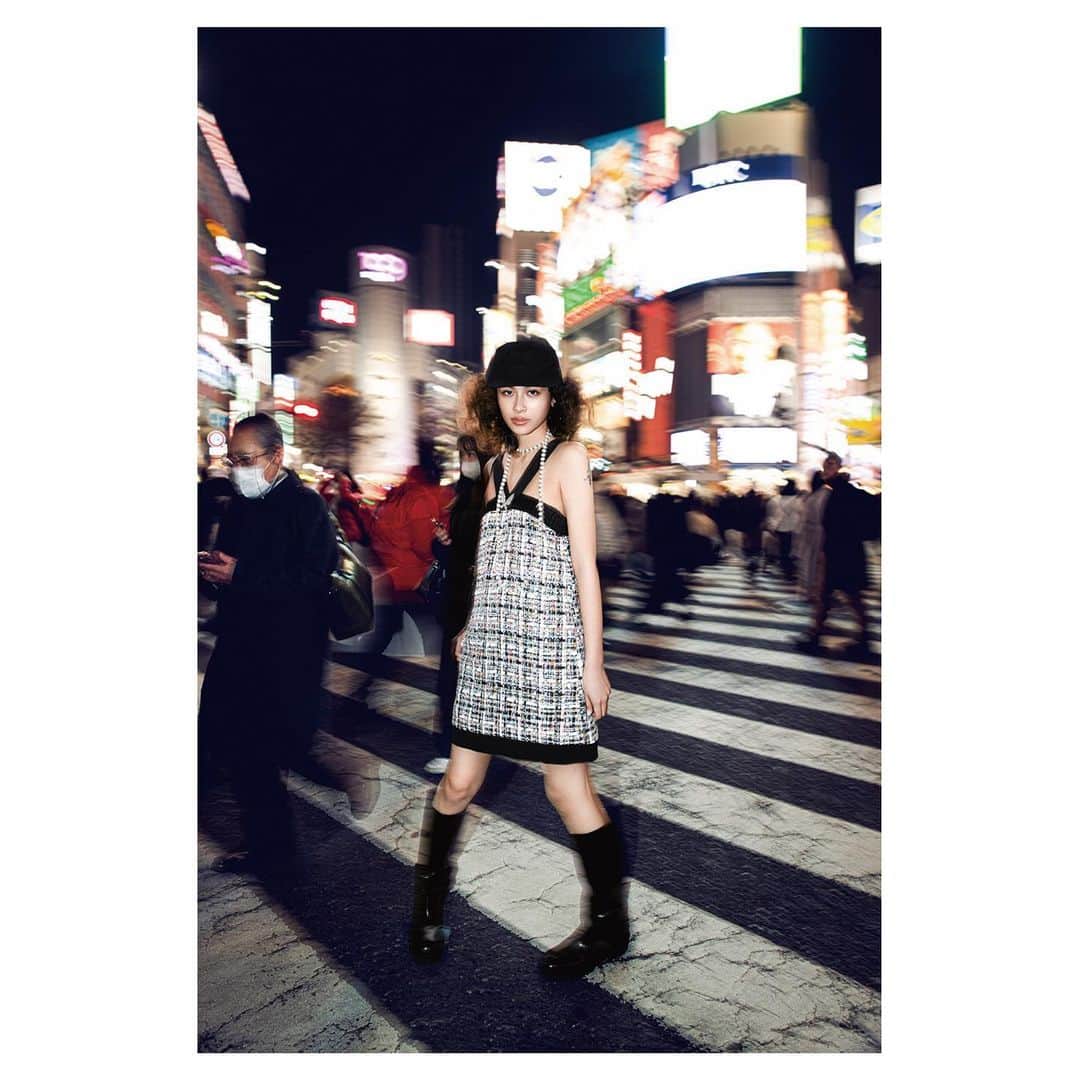 新田桂一のインスタグラム：「New work for d'zzit @dzzit_official   Model @lala__takahashi  Art Director @satoru_elrepetto  Stylist @tsugumiw  Hair @t.cutters.v_v  Make @asamitaguchimua  Nail @kiho / @eichimatsunaga  Prop stylist @lenashockley  Producer @yukari_magnese Production @magnese_tokyo  #dzzitisit #dizzitgirl」