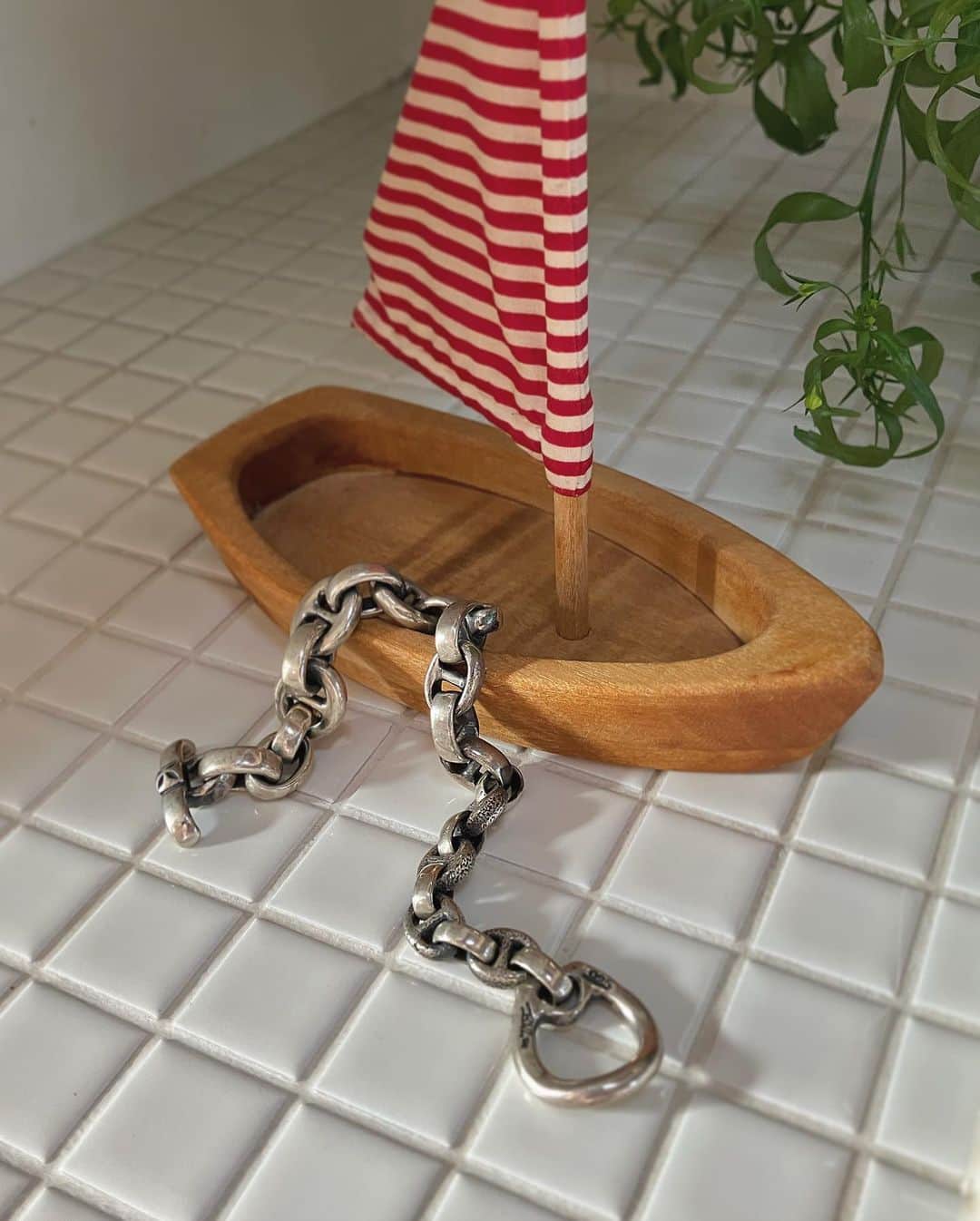 Bill Wall Leather × BEAMSのインスタグラム：「Restock！ 【Bracelet】Mixed Boat Link Chain Bracelet / *Exclusive item __________  BEAMS Online Shop is now open for orders from outside Japan. Global shipping services are offered through WorldShoppingBIZ, a global e-commerce provider. Customers can choose to display transactions in English, Chinese (Cantonese and Mandarin) or Japanese for a safe, convenient checkout.   We hope you enjoy shopping with us! __________  ・BEAMS MEN SHIBUYA / 03-3780-5500 ・BEAMS ROPPONGI HILLS / 03-5775-1620 ・BEAMS GINZA（2F）/ 03-3567-2223 ・BEAMS FUTAKOTAMAGAWA / 03-3707-8998 ・BEAMS TACHIKAWA / 042-548-1070 ・BEAMS NAGOYA / 052-265-2610 ・BEAMS STREET UMEDA / 06-6366-3695 ・BEAMS KOBE / 078-335-2720 ・BEAMS HIROSHIMA / 082-544-2961 ・BEAMS KUMAMOTO / 096-359-1280」