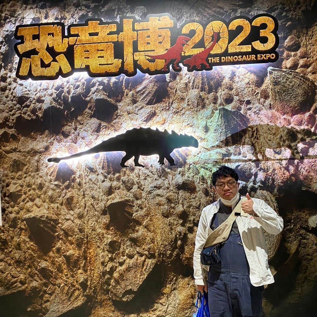 昴生さんのインスタグラム写真 - (昴生Instagram)「恐竜博2023！！ #行ってきました！ #恐竜博2023！ #今回の目玉は #ズール と #マイプ！ #ズールは鎧竜でトゲトゲがすごい！ #全身の化石が日本初上陸！ #マイプは僕がNHKでやらせてもろてるキャラクターのモデル！ #めっちゃ恐いやつです！ #恐竜が地球にいた証拠がそこにはあって #なぜ恐竜がいなくなって他の動植物は生き延びたのかがわかる展示になってます！ #ここに来るだけで恐竜博士になれるし #童心に帰れます！ #こいつらが地球におったんやもんなぁ て何回言うたやろ！ #めっちゃ楽しかったー！」4月13日 15時56分 - mikikousei