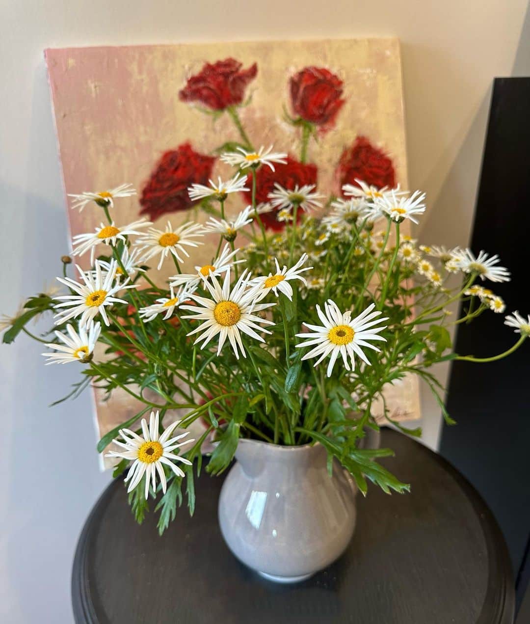 板野友美さんのインスタグラム写真 - (板野友美Instagram)「Officeのお花🌷  “花咲く時期やタイミングも様々で 大きさ、色、形もそれぞれ違うけれどそれぞれが魅力的 誰かと比べるのではなく、自分が咲くタイミングが一番美しい。 自分を愛し、たくさんのお水や肥料を与えて 素敵なあなたを咲かせてほしい”  @rosyluce のコンセプト♪」4月13日 15時58分 - tomo.i_0703