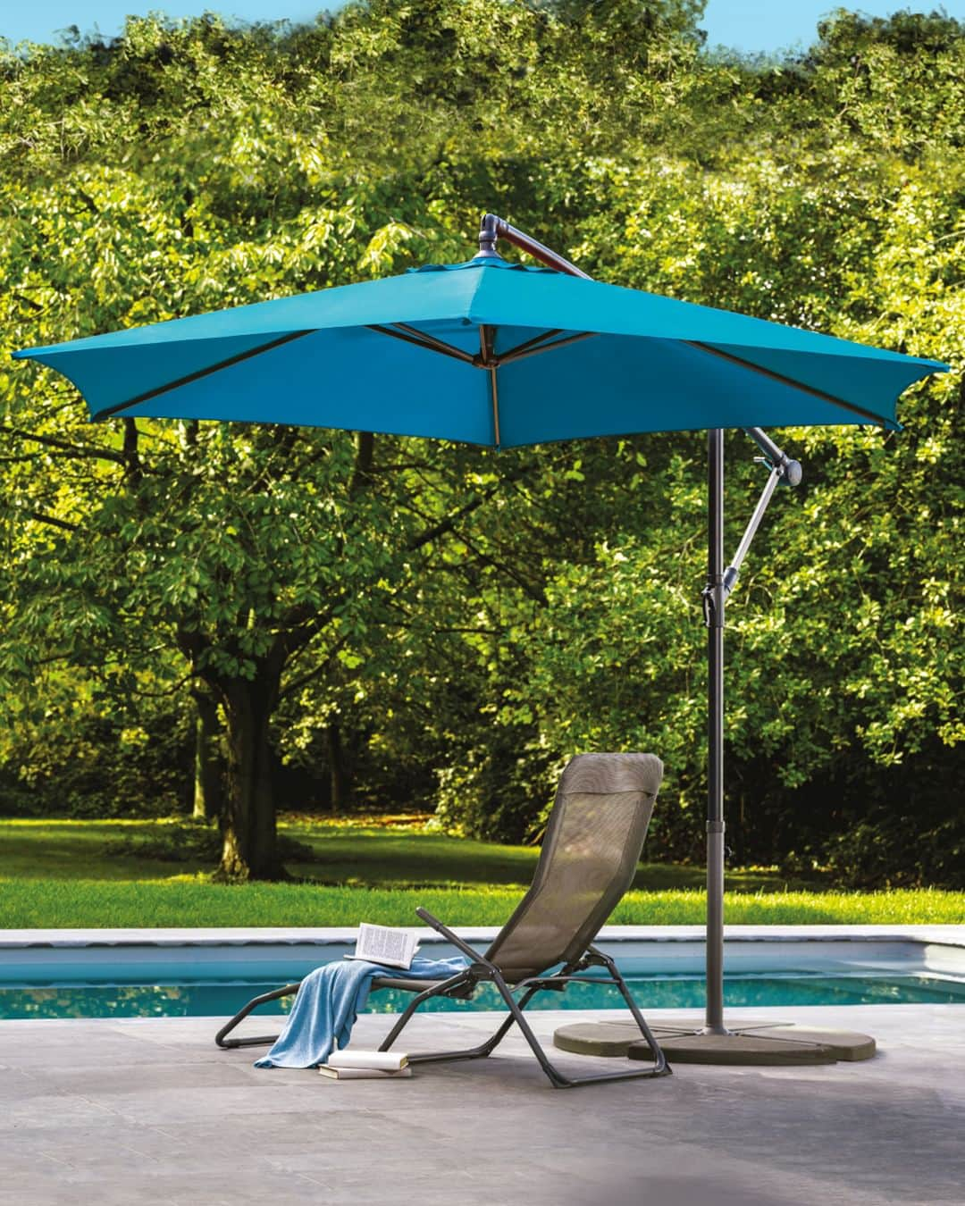 auchan_franceのインスタグラム：「Avec le parasol déporté Gardenstar, à vous la fraîcheur au meilleur prix ⛱️  Ses avantages ?  👉 Une structure durable et résistante 👉 Une grande facilité d’emploi grâce à sa manivelle intégrée 👉 Plein de coloris pour plus de choix   Il saura protéger vos proches tout l’été, tout comme votre budget 👛  #Auchan #GardenStar #Parasol」